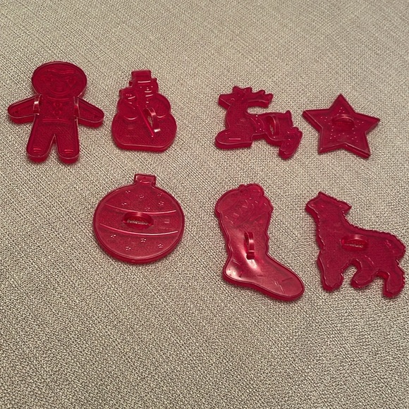Vintage HRM USA Red Transparent Plastic Cookie Cutters Set of 7 From the 50-60’s - Picture 7 of 7